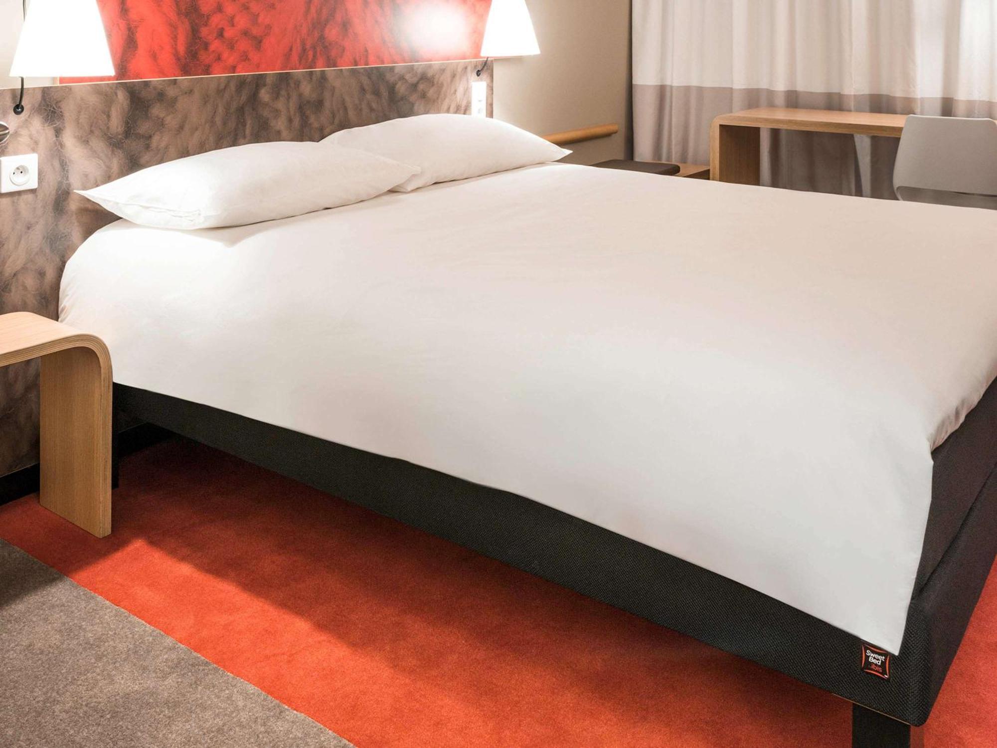 Ibis Caen Porte De Bretagne Bretteville-sur-Odon Bagian luar foto